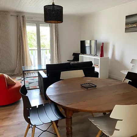 La Maison De La Place Feriehus Saint-Bres (Herault)